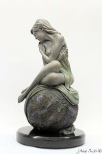 Escultura de bronce tamaño sobremesa "Solitario". 