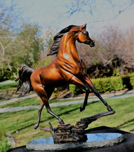 Cargar imagen en el visor de la galería, Escultura de bronce del caballo árabe &quot;Sirocco&quot; 
