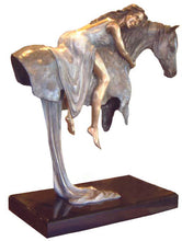 Cargar imagen en el visor de la galería, &quot; Armonía &quot; escultura figurativa y equina en bronce. 
